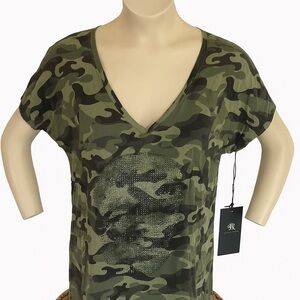 ROCK & REPUBLIC CAMO WITH SKULL GRAPHIC SHORT SLEEVE TSHIRT SIZE L NWT